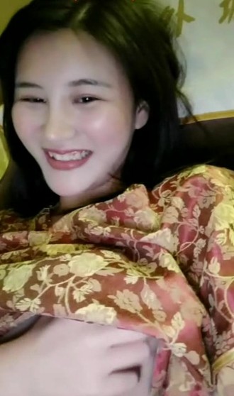 甜美新人萌妹子第六弹！足疗店勾引男技师，边聊骚边漏奶自慰～