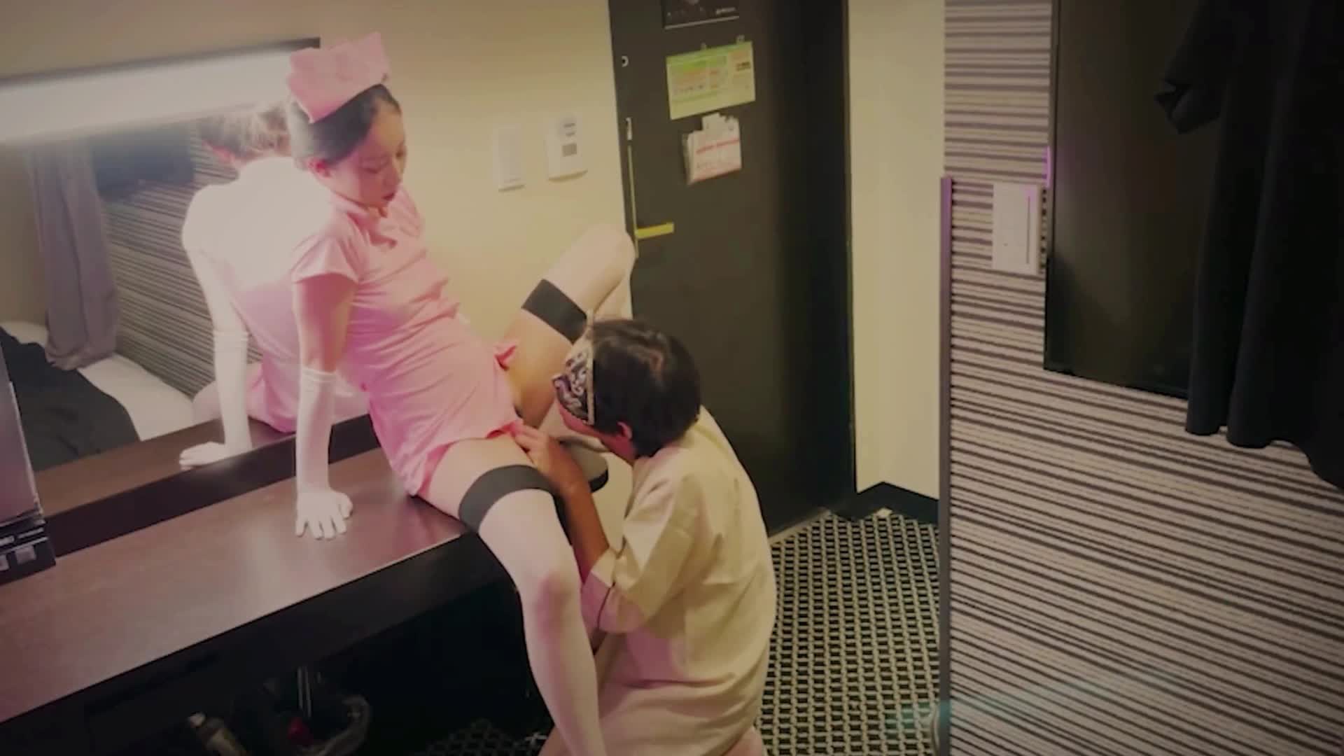 淫乱护士制服诱惑 尽情释放欲望