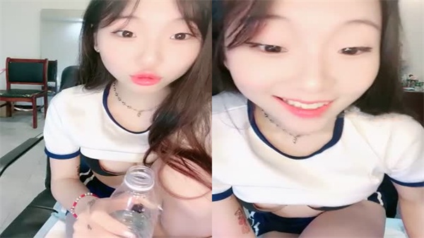 近拍肉丝巨乳骚妹互动，淫声荡语撩人自慰！道具玩到高潮喷水潮吹