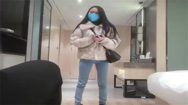 私密约会：苗条女孩的激情TP啪啪体验