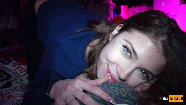 POV爆操极品洋马MihaNika69 4K超清第一视角狂干白嫩骚穴